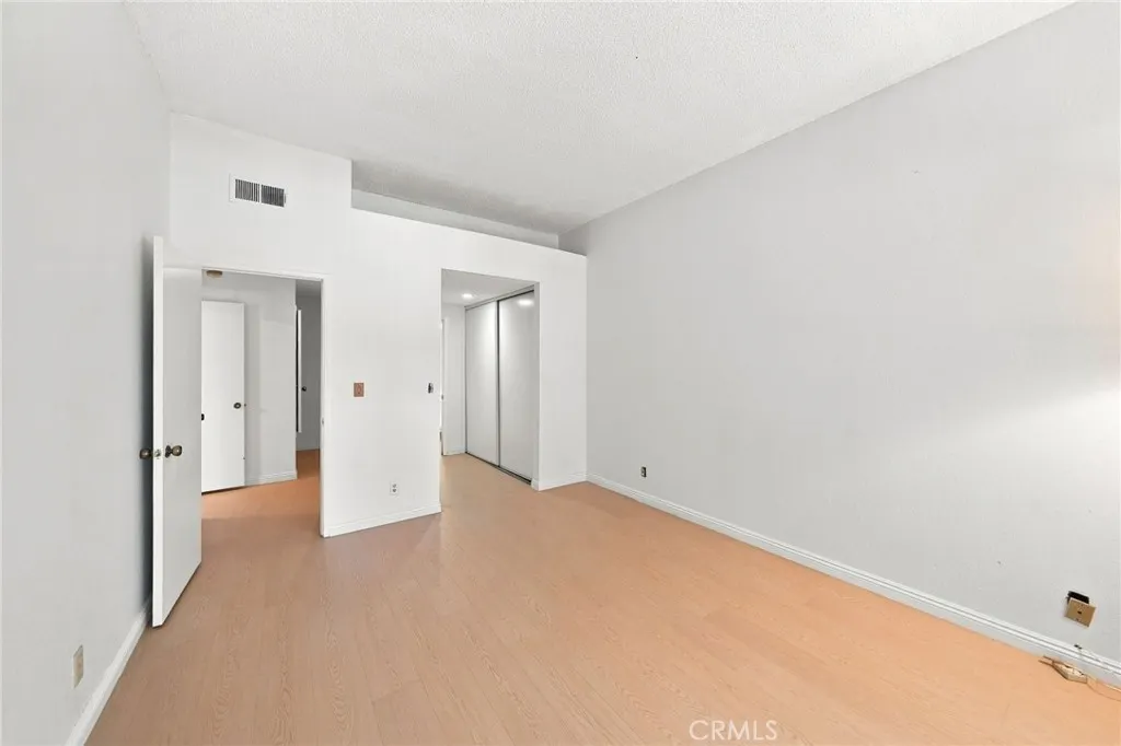 4900 N Grand Avenue #127