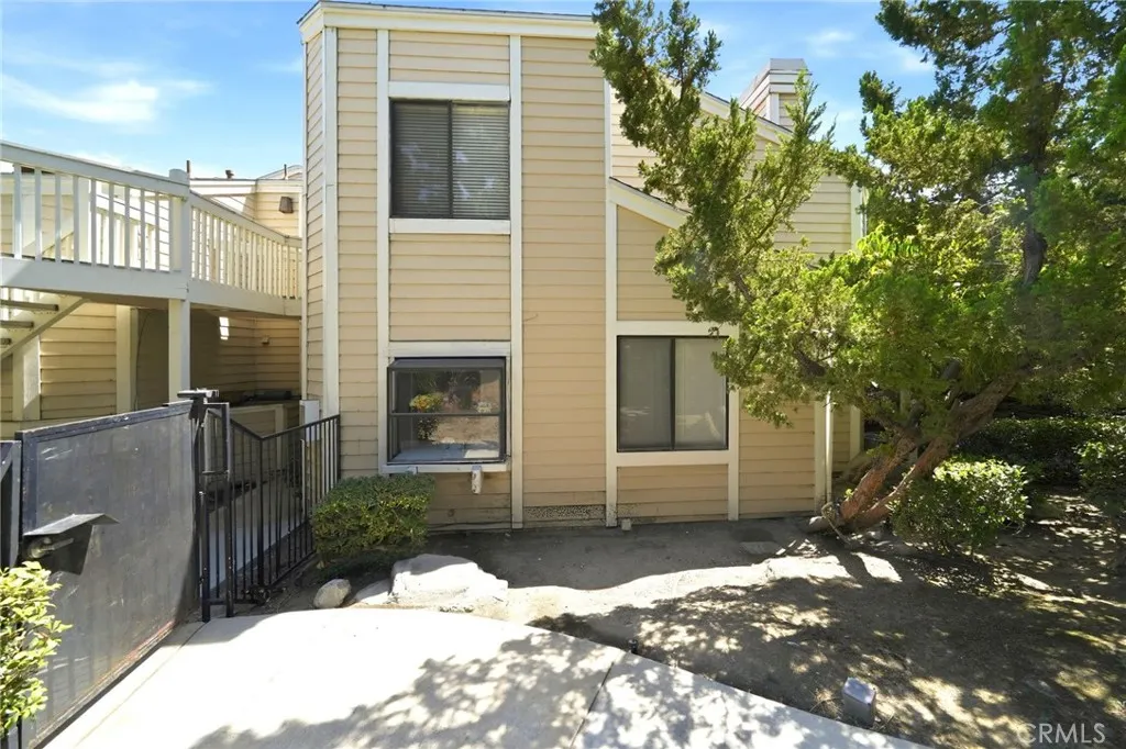 4900 N Grand Avenue #127