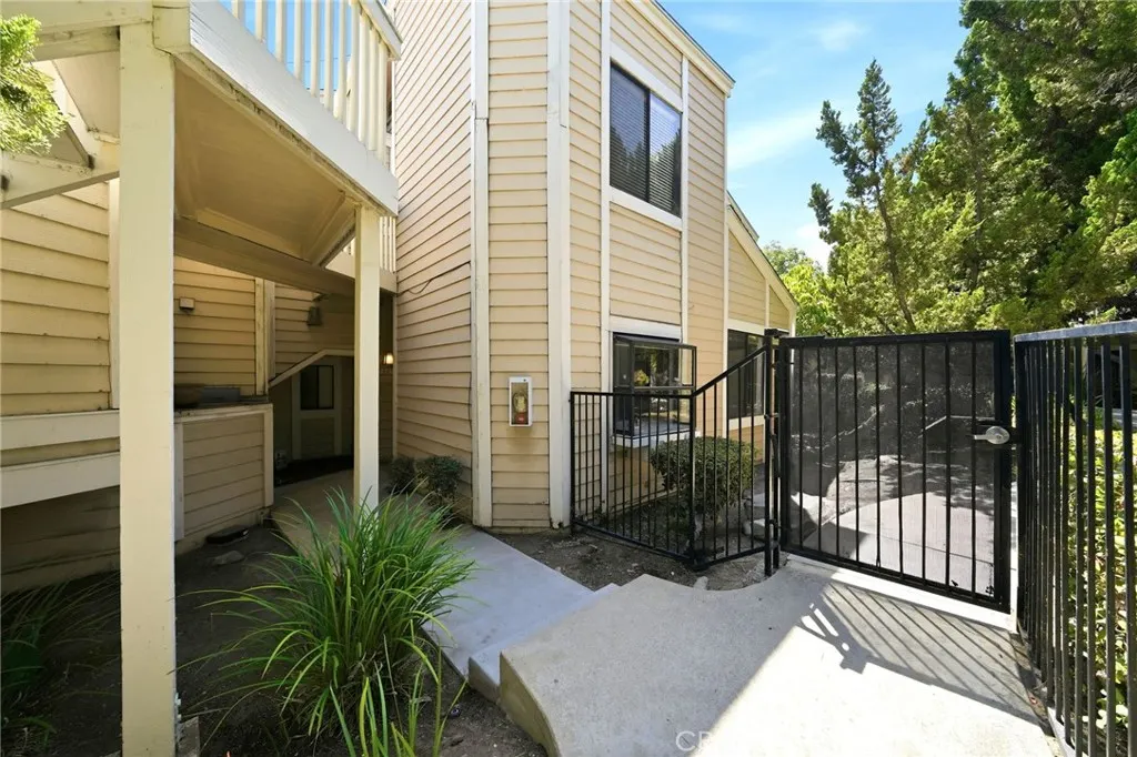 4900 N Grand Avenue #127