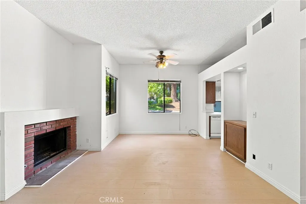 4900 N Grand Avenue #127