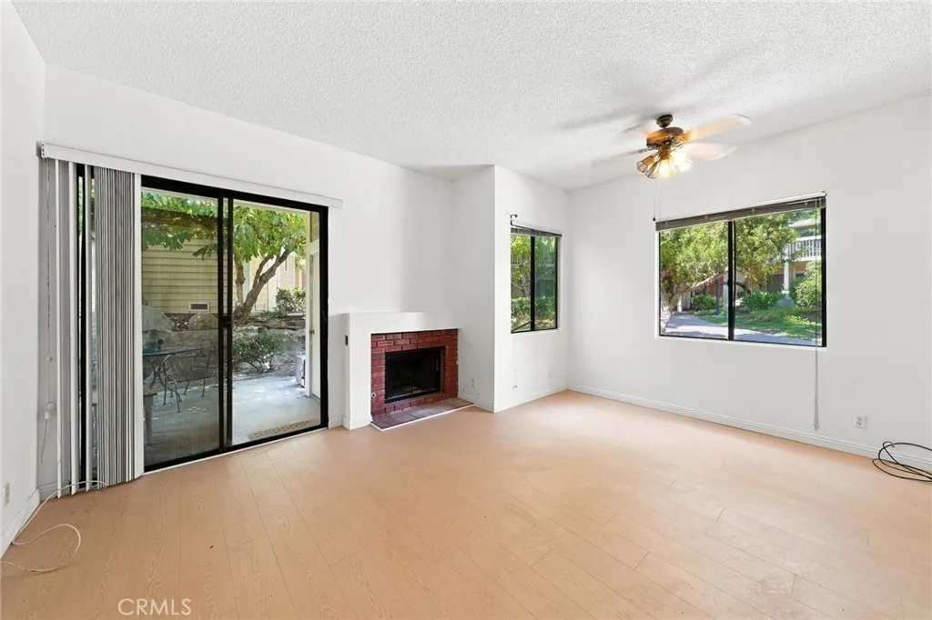 4900 N Grand Avenue #127