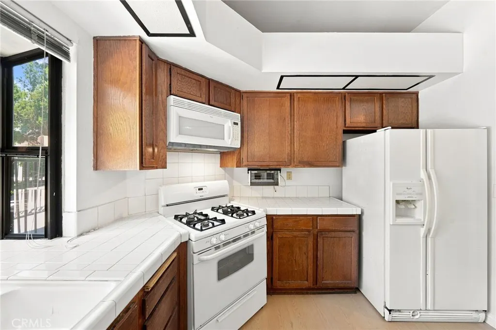 4900 N Grand Avenue #127