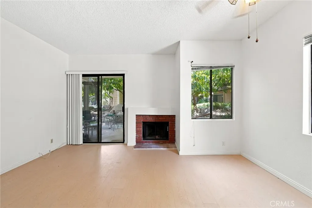 4900 N Grand Avenue #127