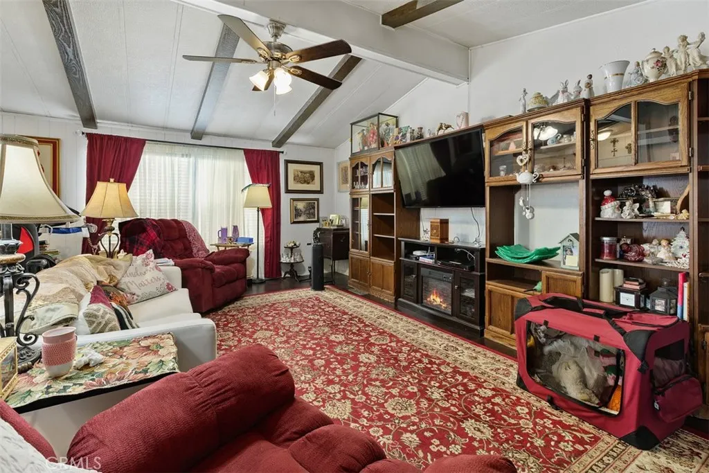 1456 E Philadelphia St Spc 286