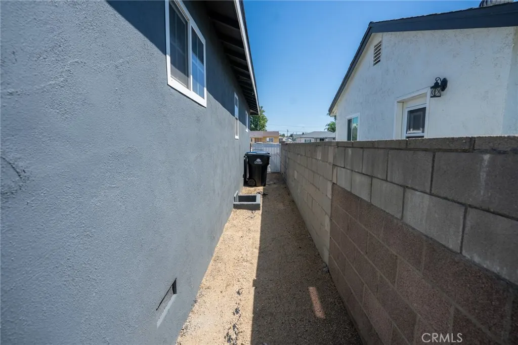 1335 N Vine Avenue