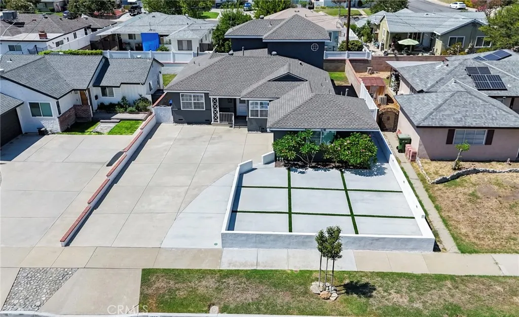 1335 N Vine Avenue