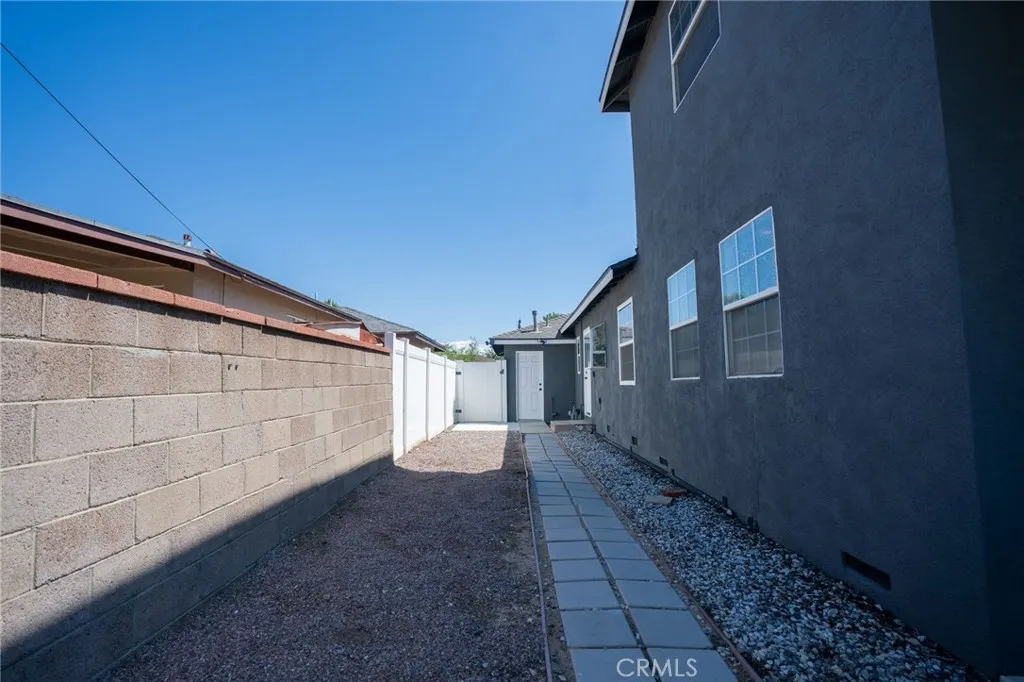 1335 N Vine Avenue