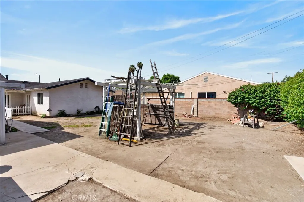 1811 James Place