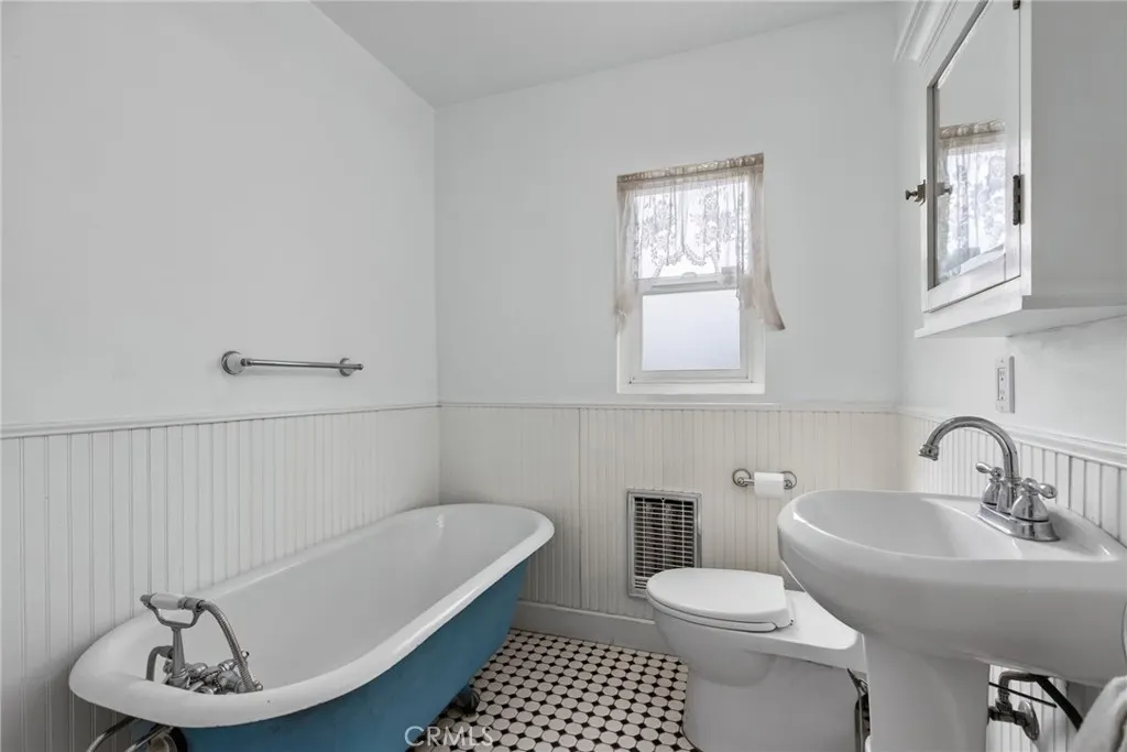1811 James Place
