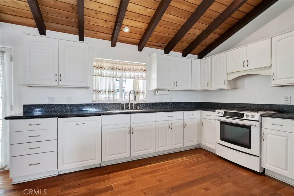 1811 James Place