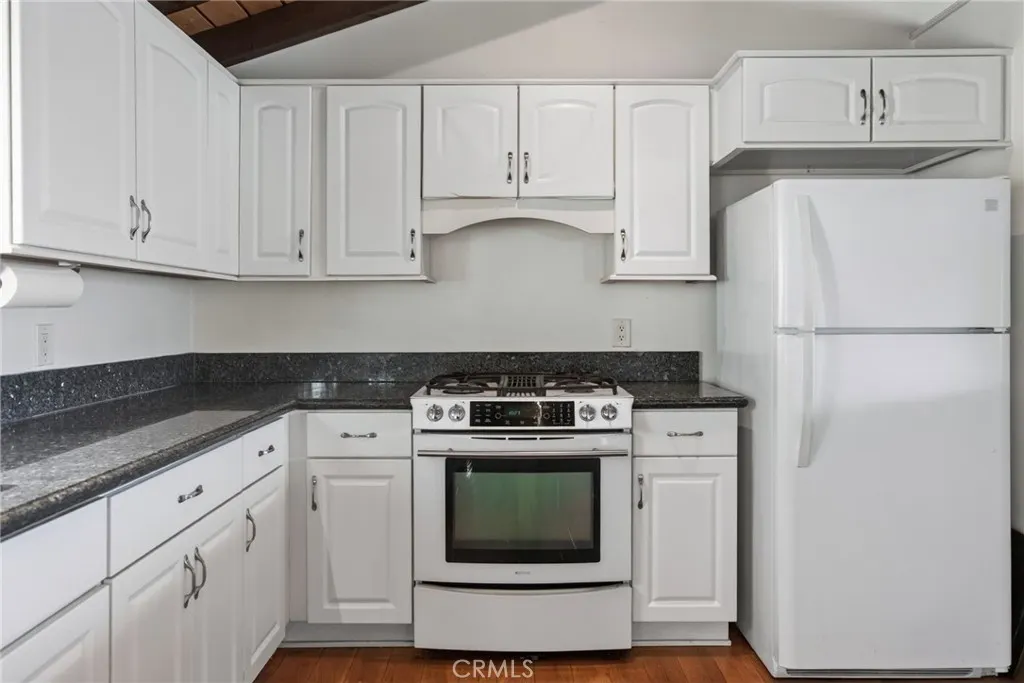 1811 James Place