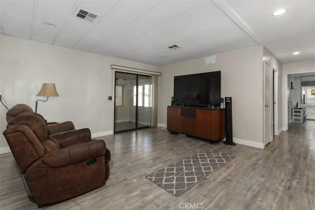 1456 E Philadelphia St Spc 303