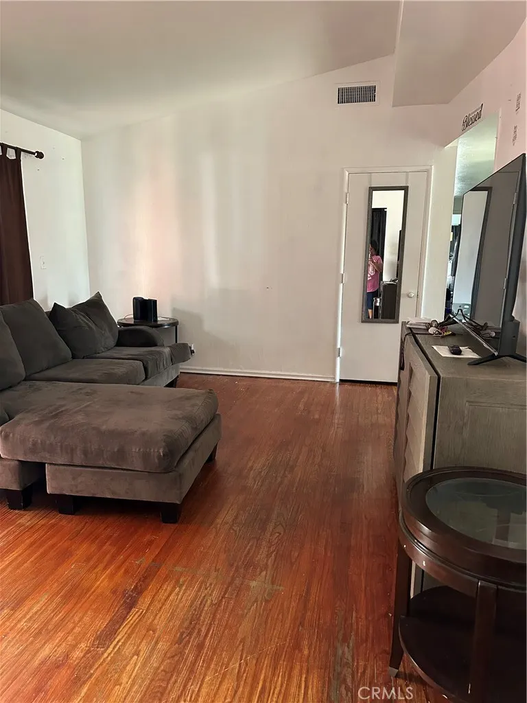 858 N Benson