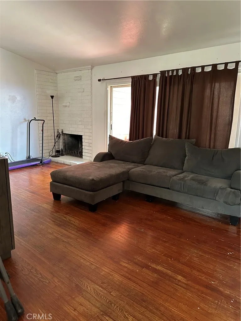 858 N Benson