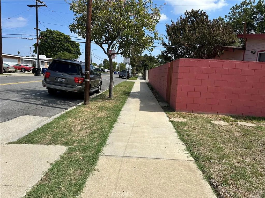 858 N Benson