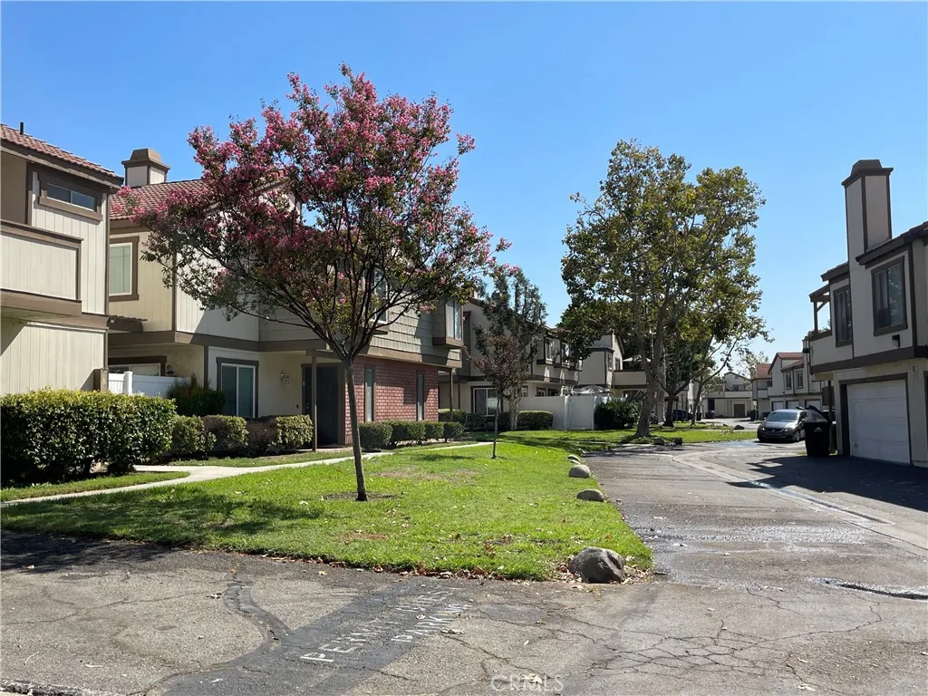 1220 S Cypress Avenue #G
