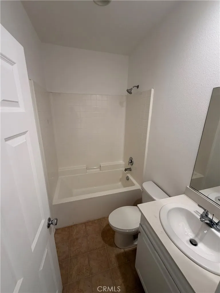 5043 S Centennial