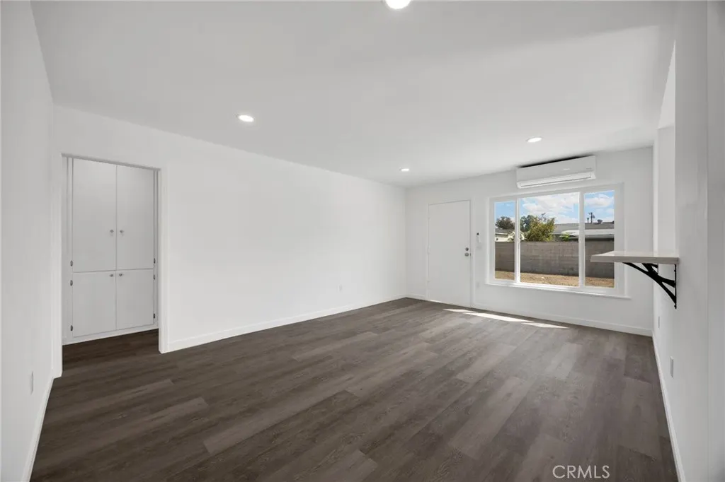 4038 N Orange