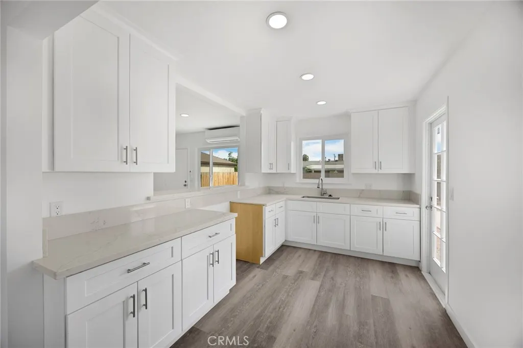 4038 N Orange