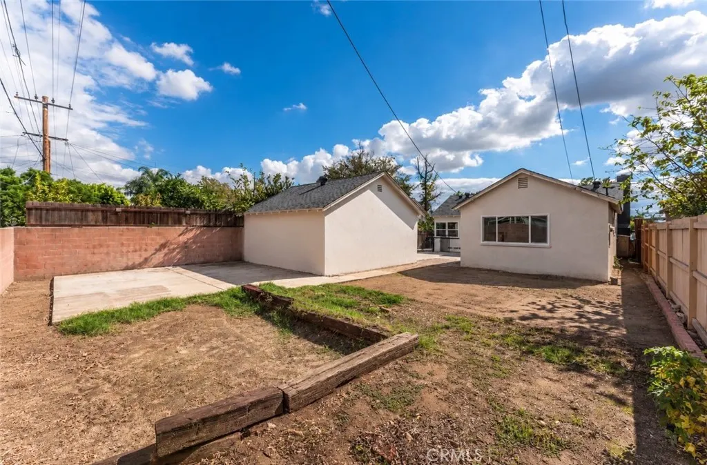 647 E Granada Court