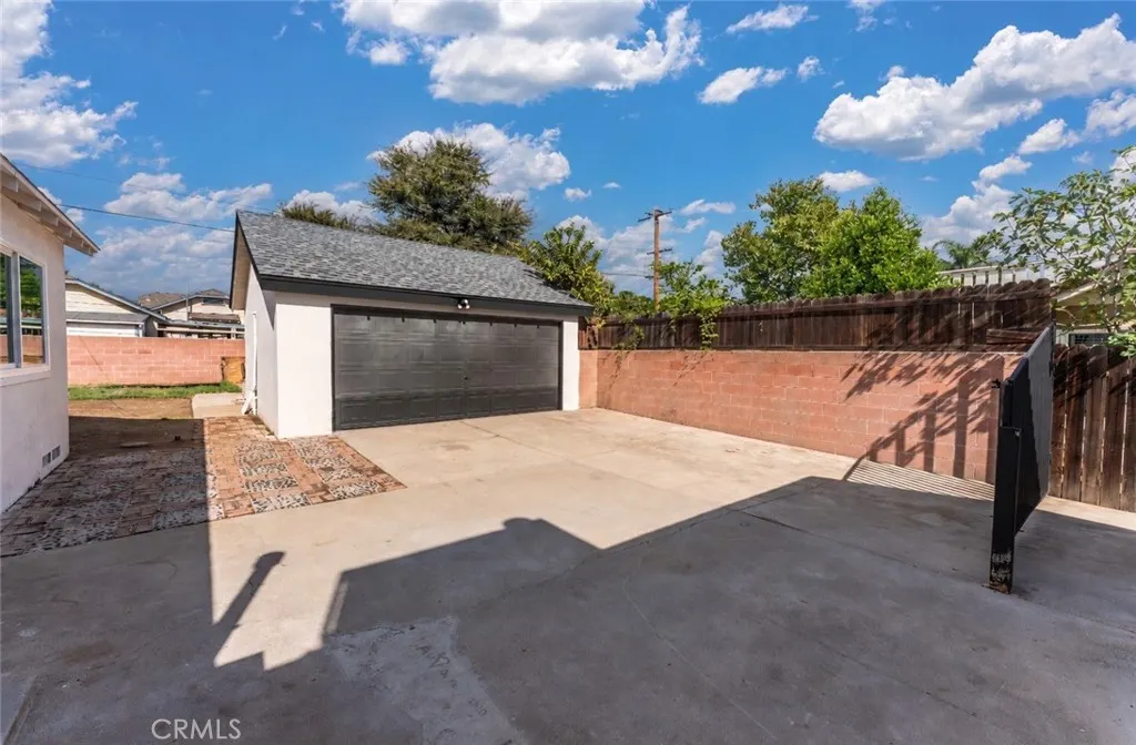 647 E Granada Court