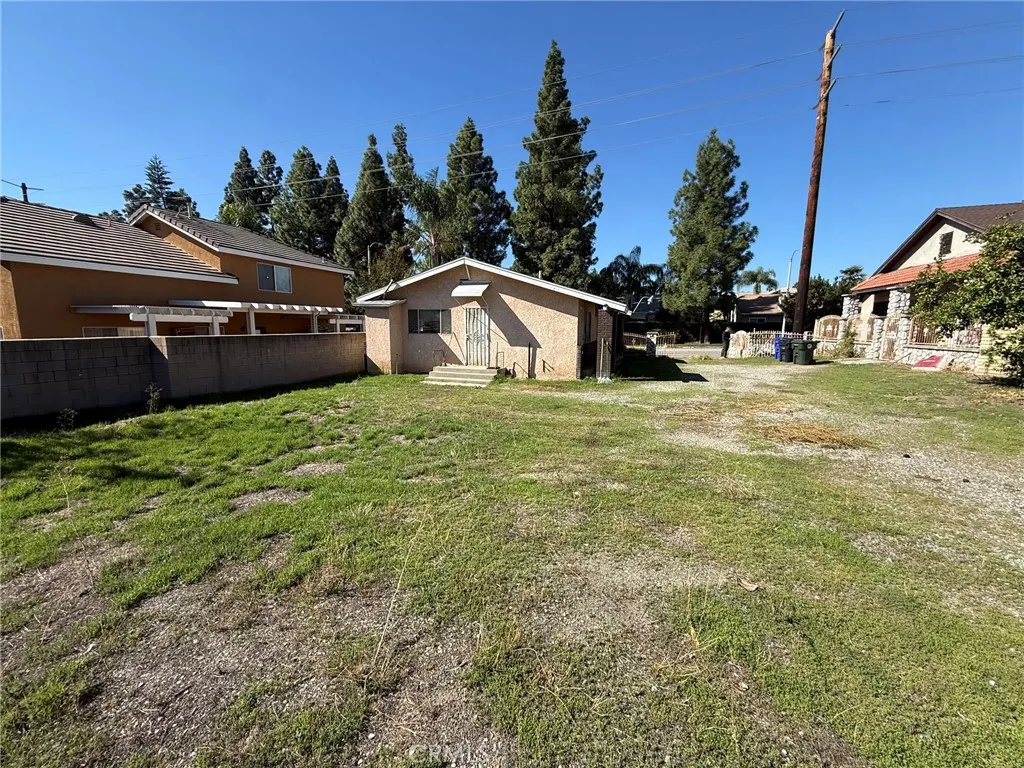 1328 N campus Avenue