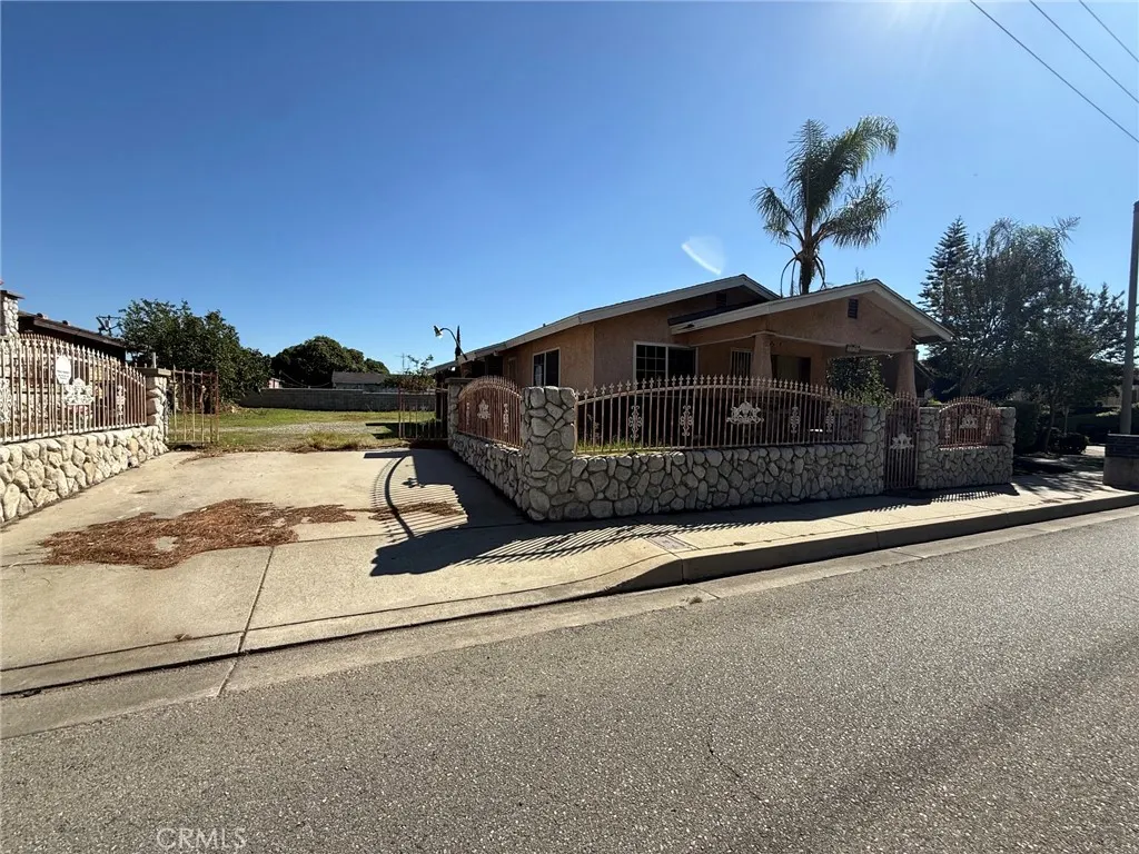 1328 N campus Avenue