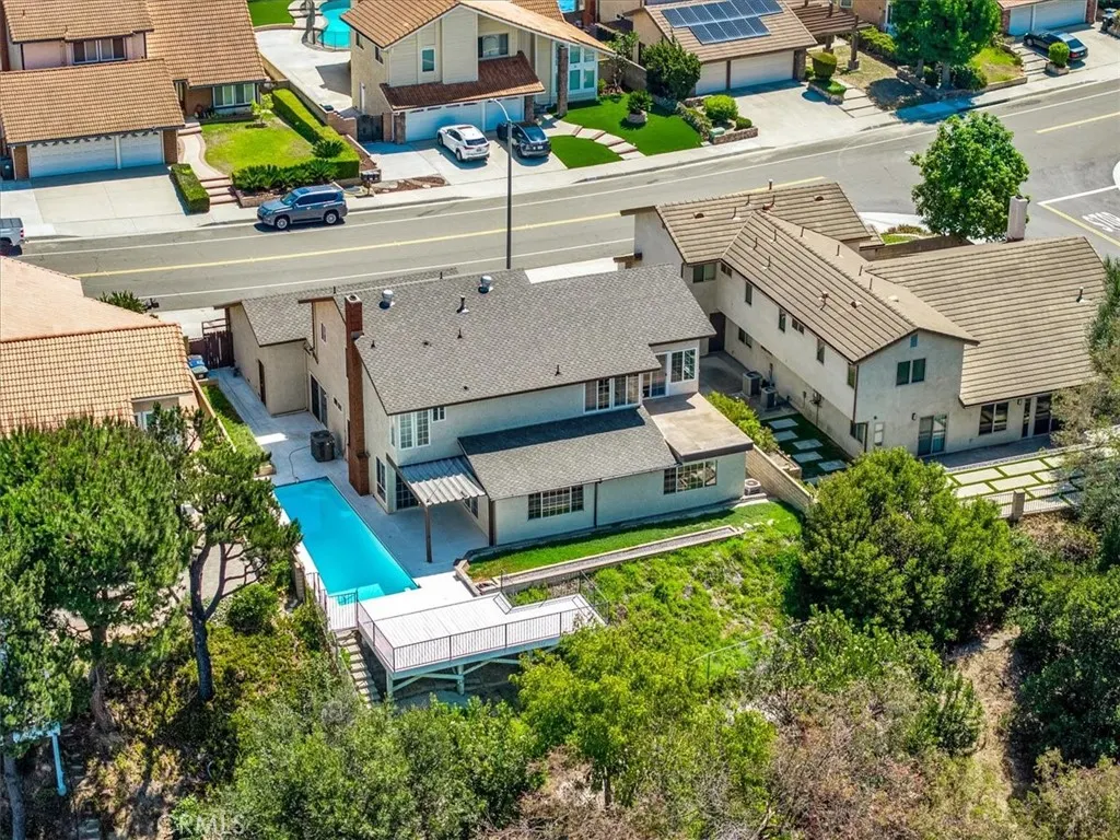 3315 Hawkwood