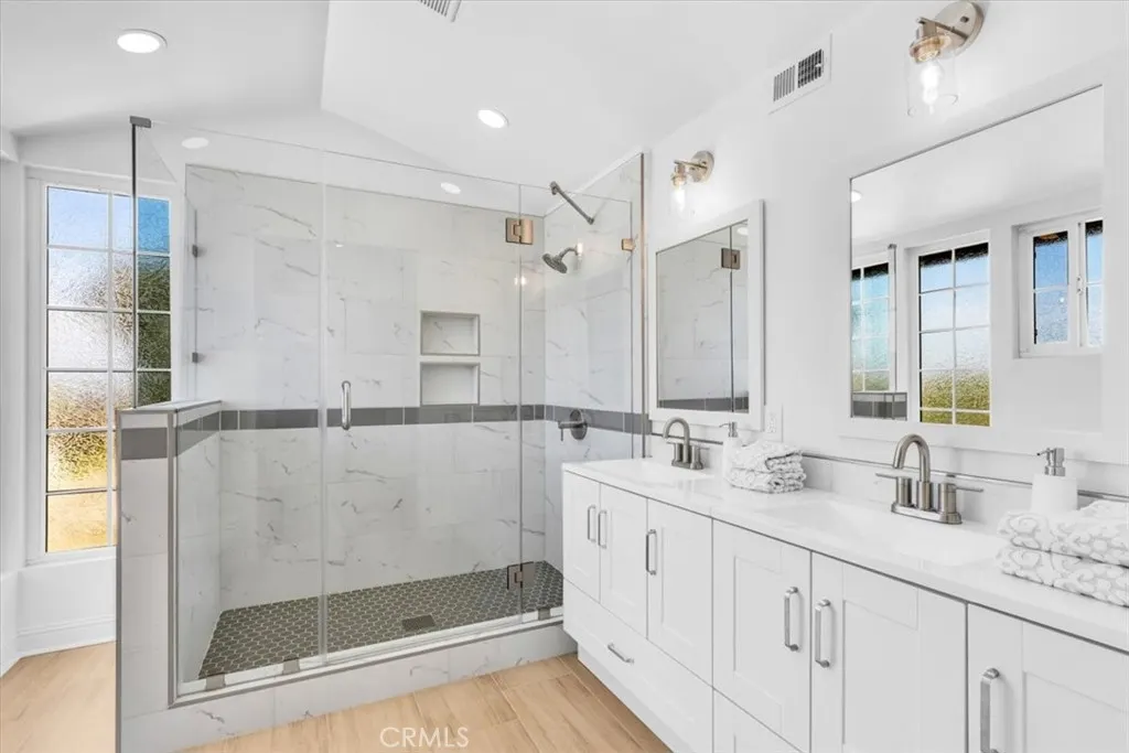 3315 Hawkwood