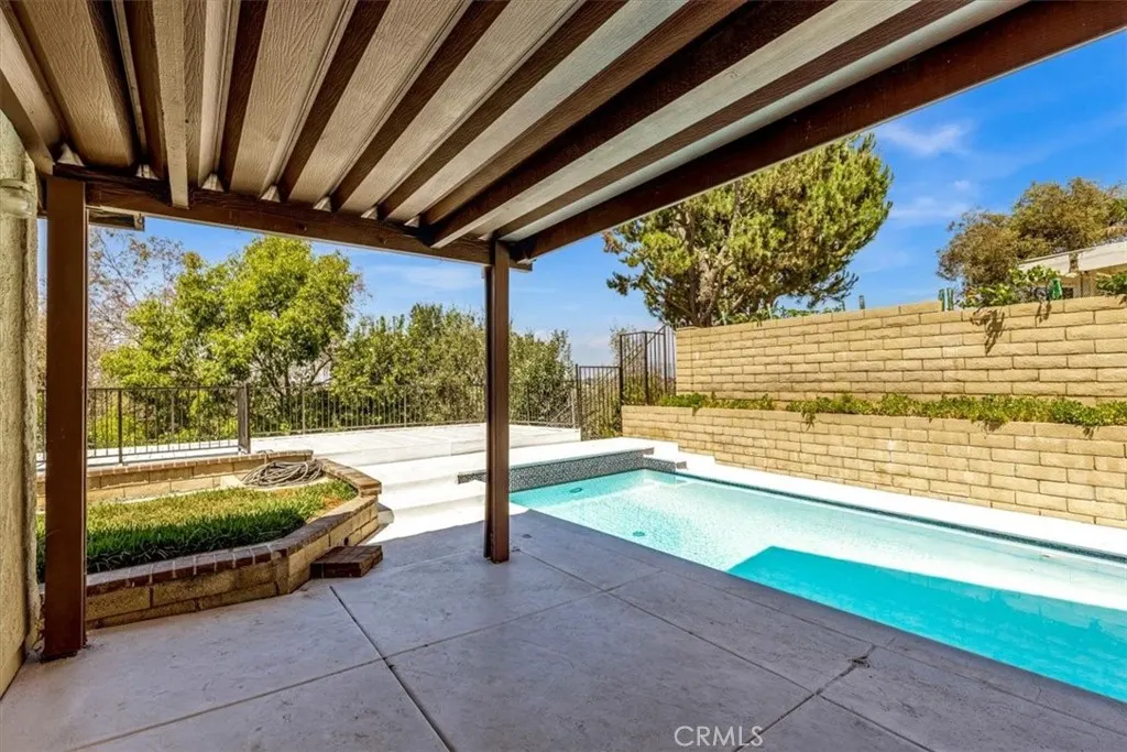 3315 Hawkwood