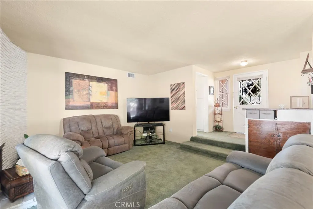 1217 W Barbara Avenue