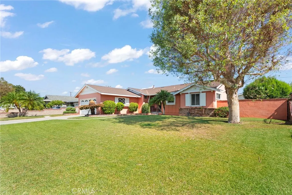 1217 W Barbara Avenue