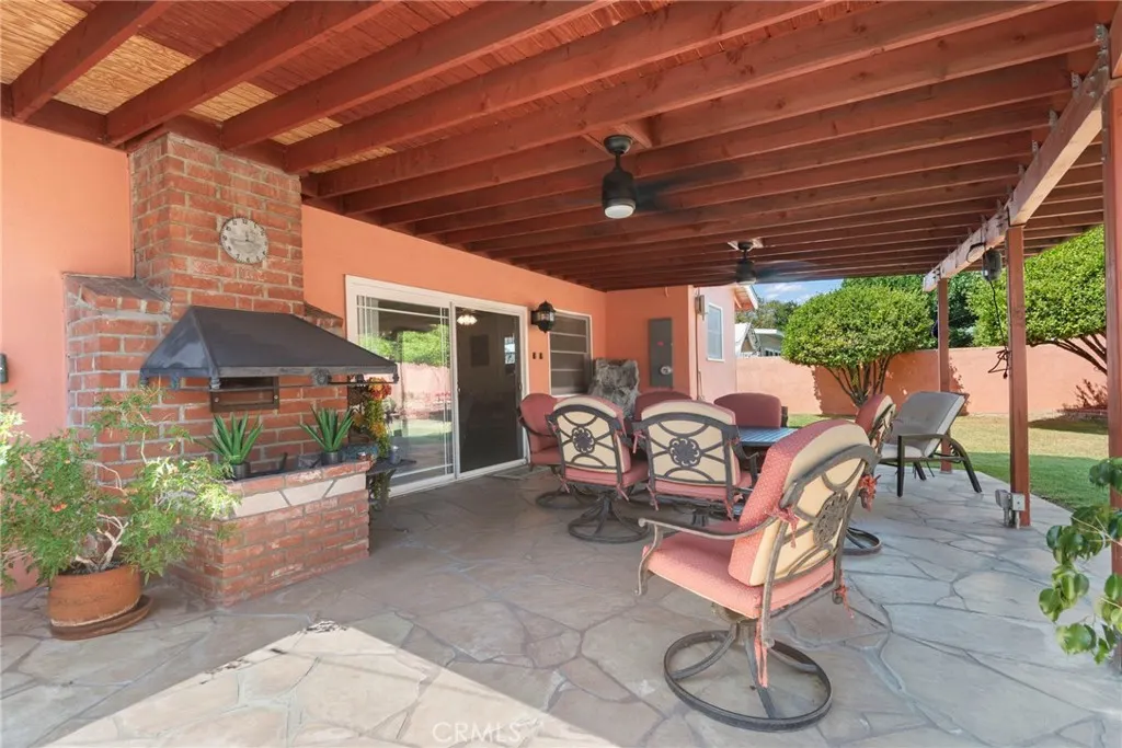1217 W Barbara Avenue