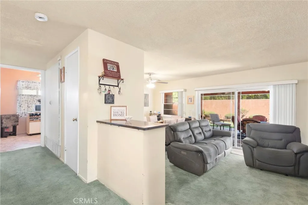 1217 W Barbara Avenue