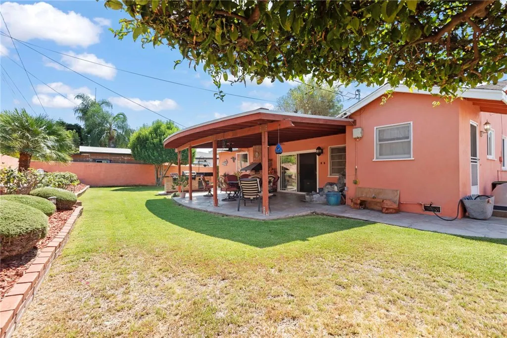 1217 W Barbara Avenue