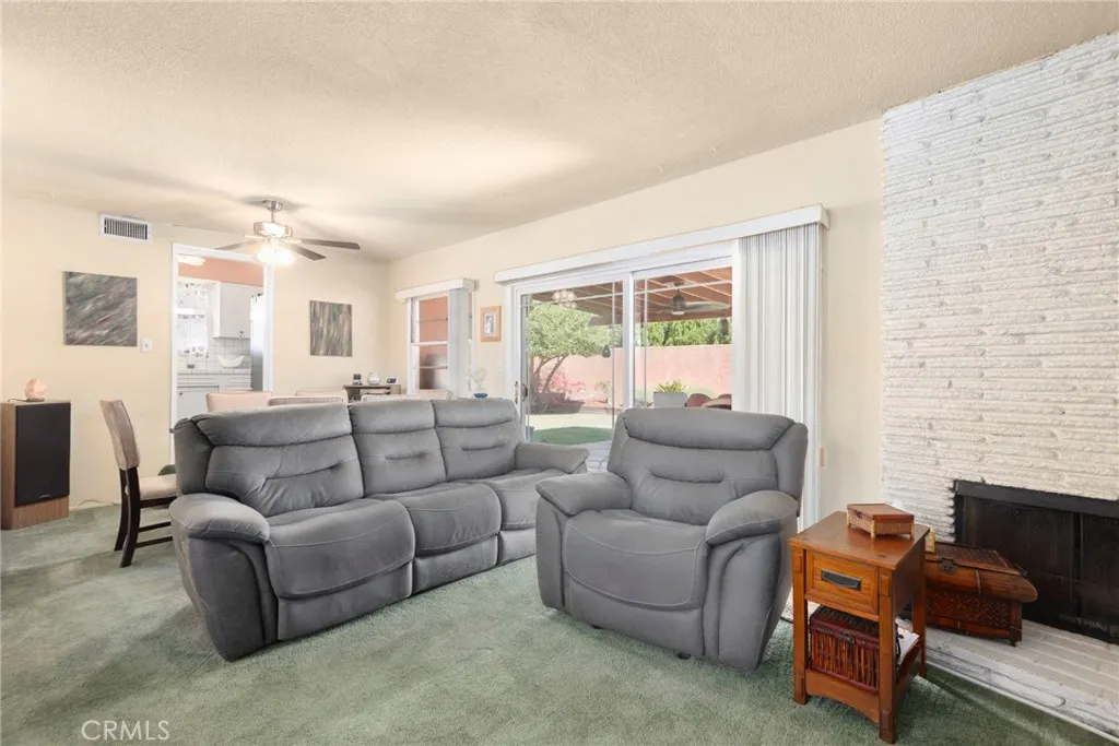 1217 W Barbara Avenue