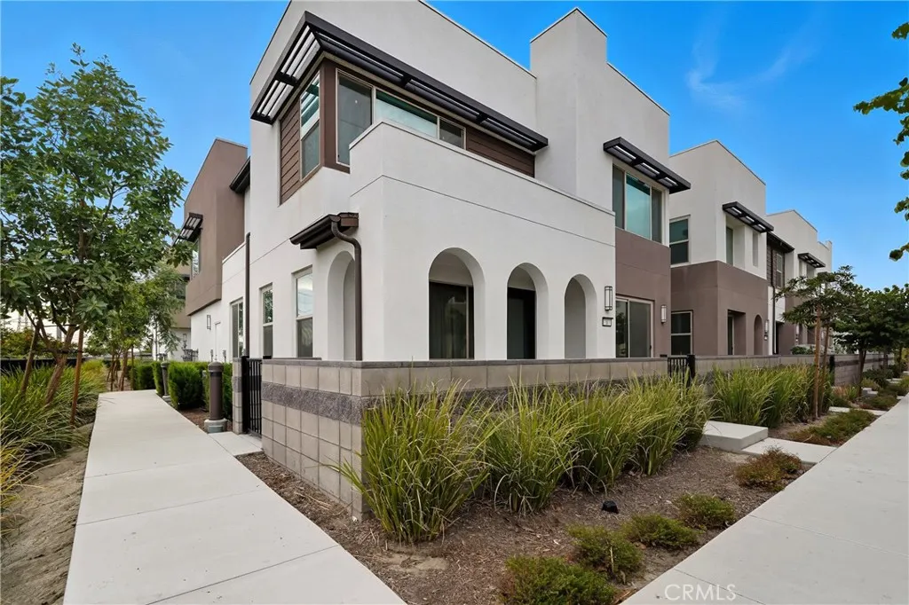 3520 E Peckham Paseo