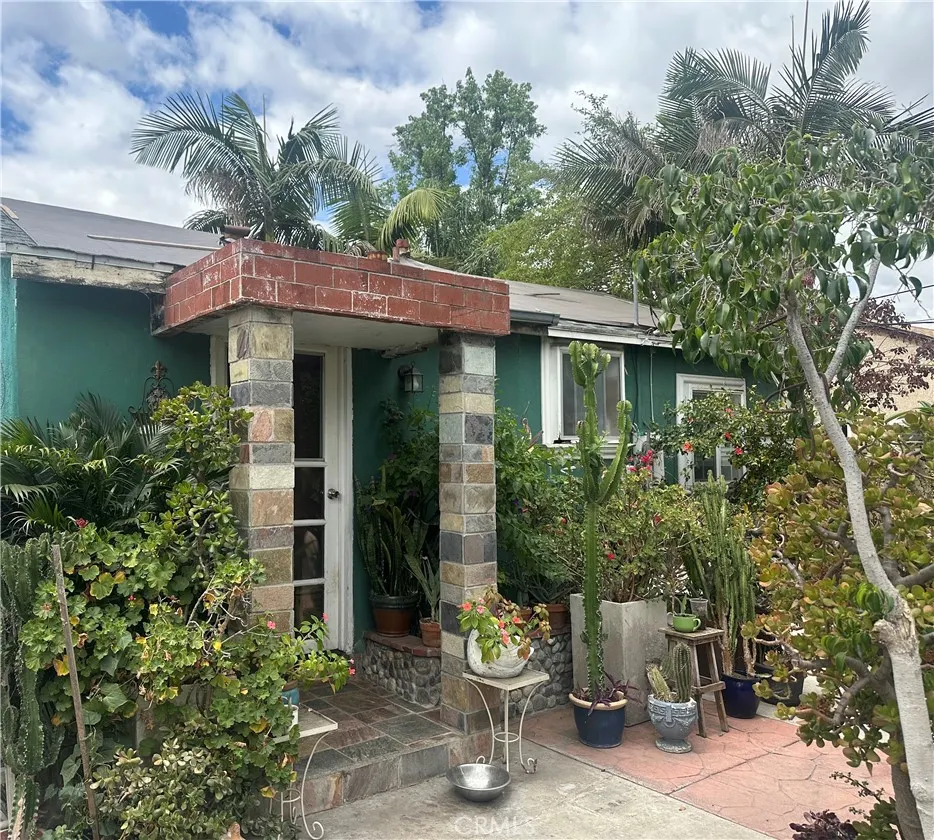 2437 Bloomdale