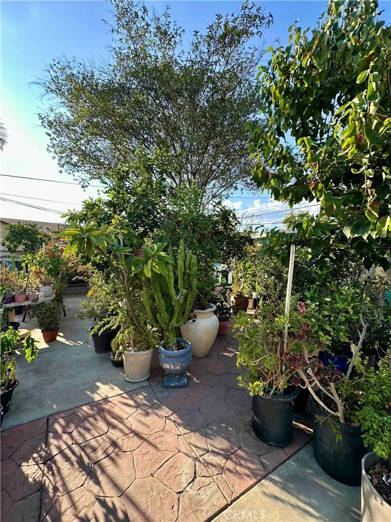 2437 Bloomdale