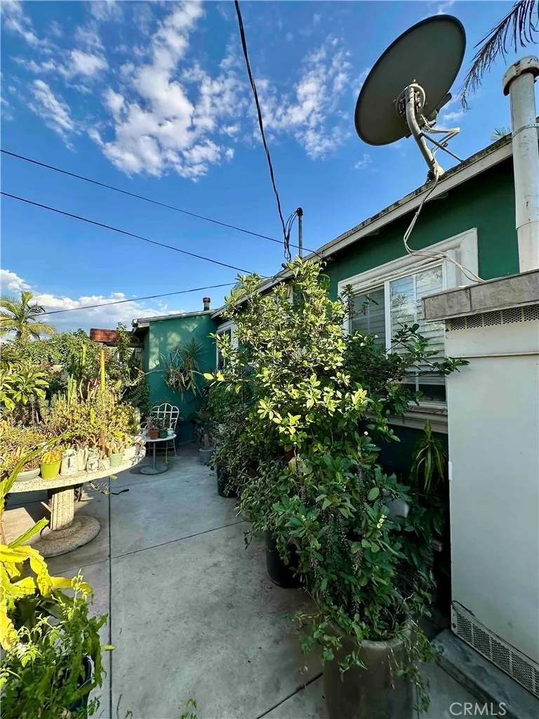 2437 Bloomdale
