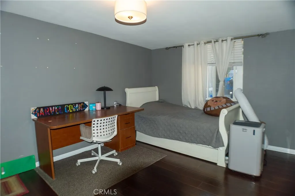 17827 E Laxford