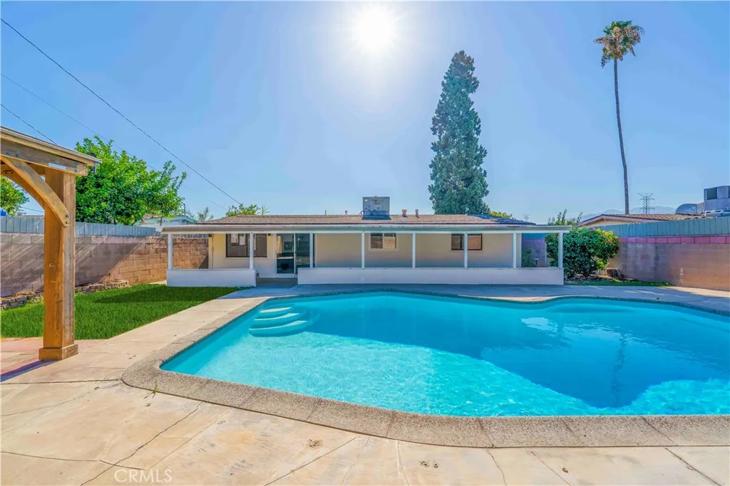 5248 N Enid