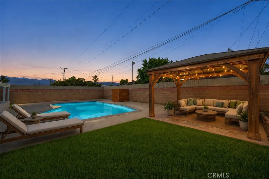 5248 N Enid
