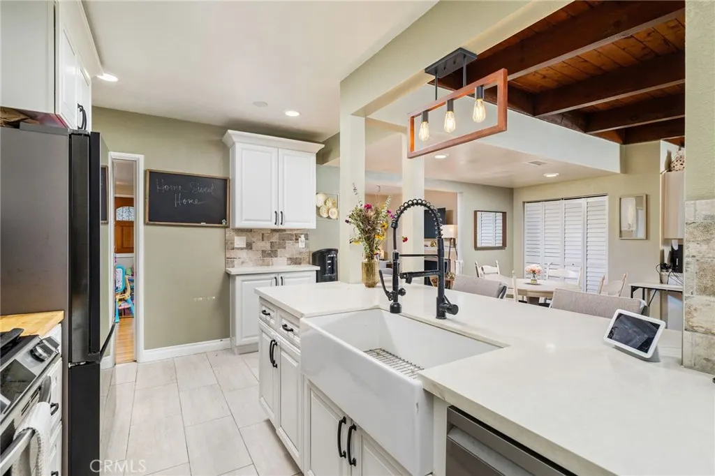 5595 Hawthorne