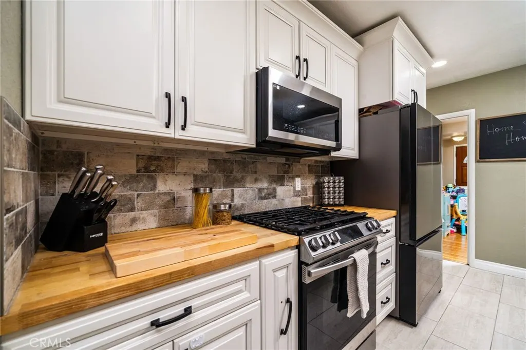 5595 Hawthorne