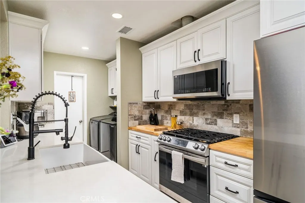 5595 Hawthorne