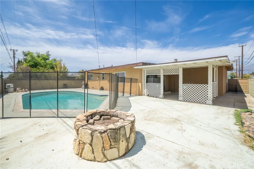 5595 Hawthorne