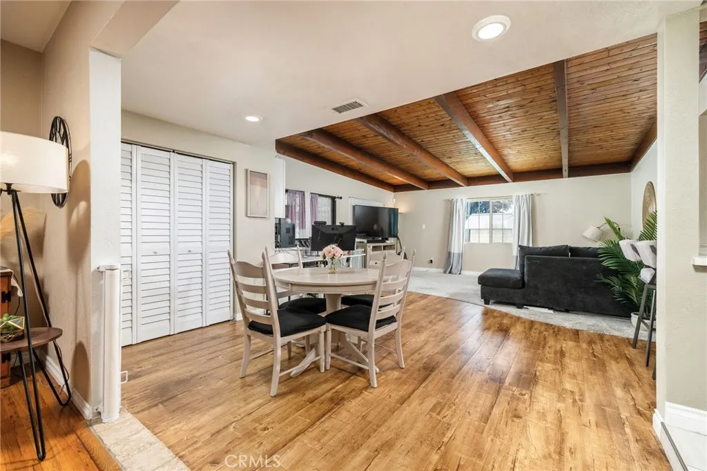 5595 Hawthorne
