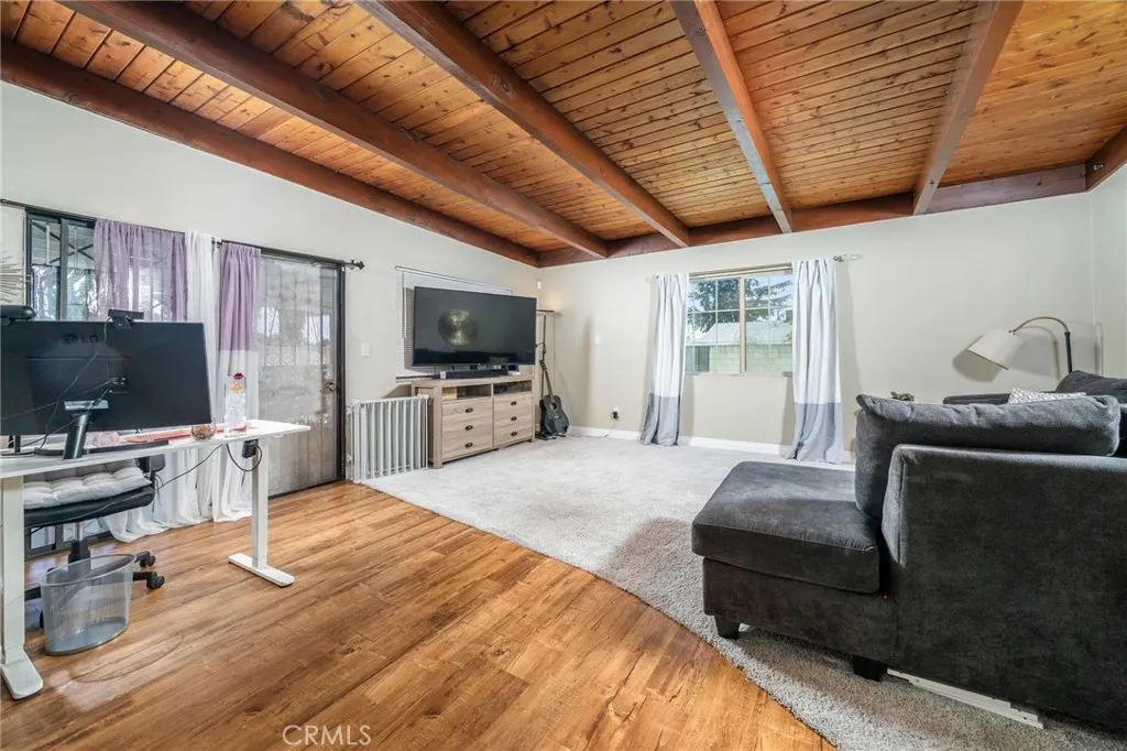 5595 Hawthorne