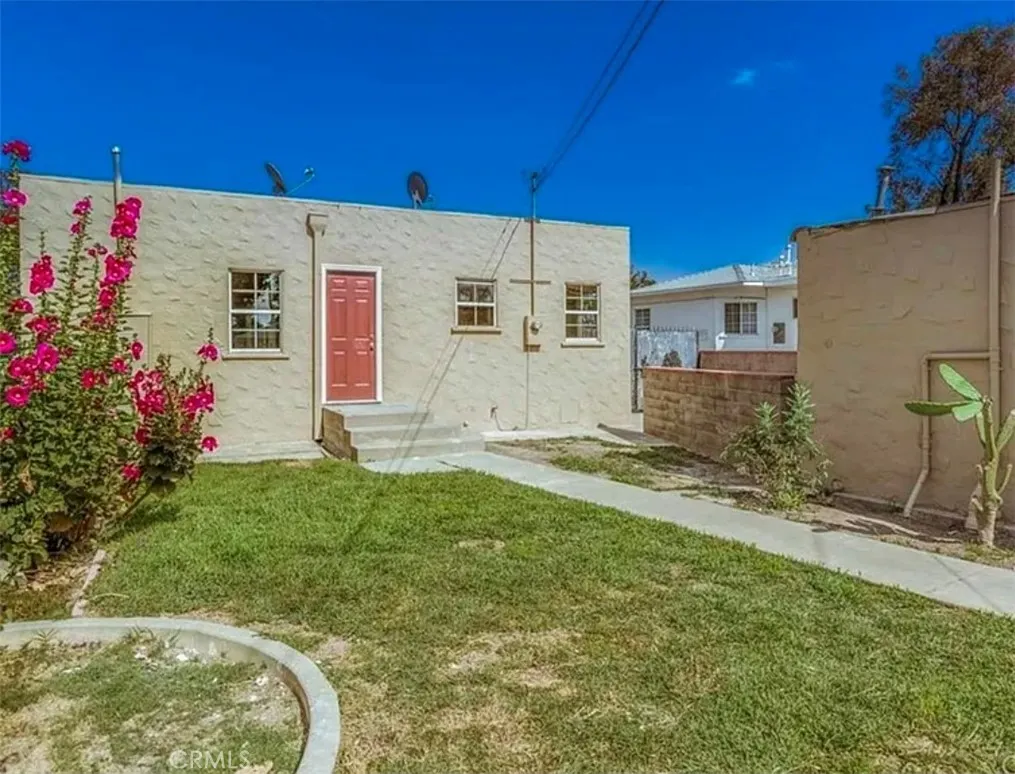 2711 Lexington